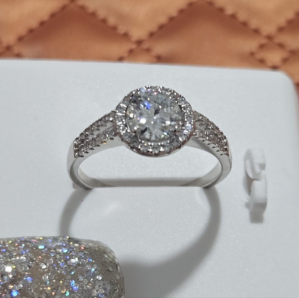 Elegant 1ct Halo Setting Real Moissanite Ring
